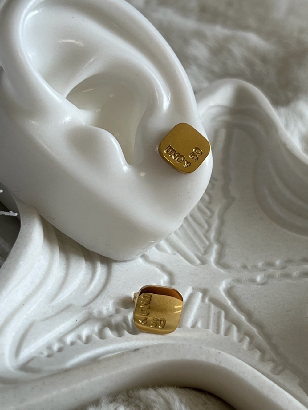 Uno y 50 Engraved Gold Square Stud Earrings